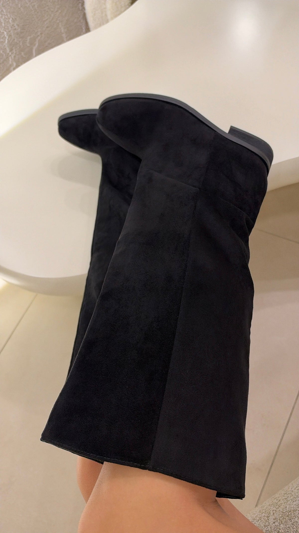 Olivia | Botas de ante negras - LolaLenz™