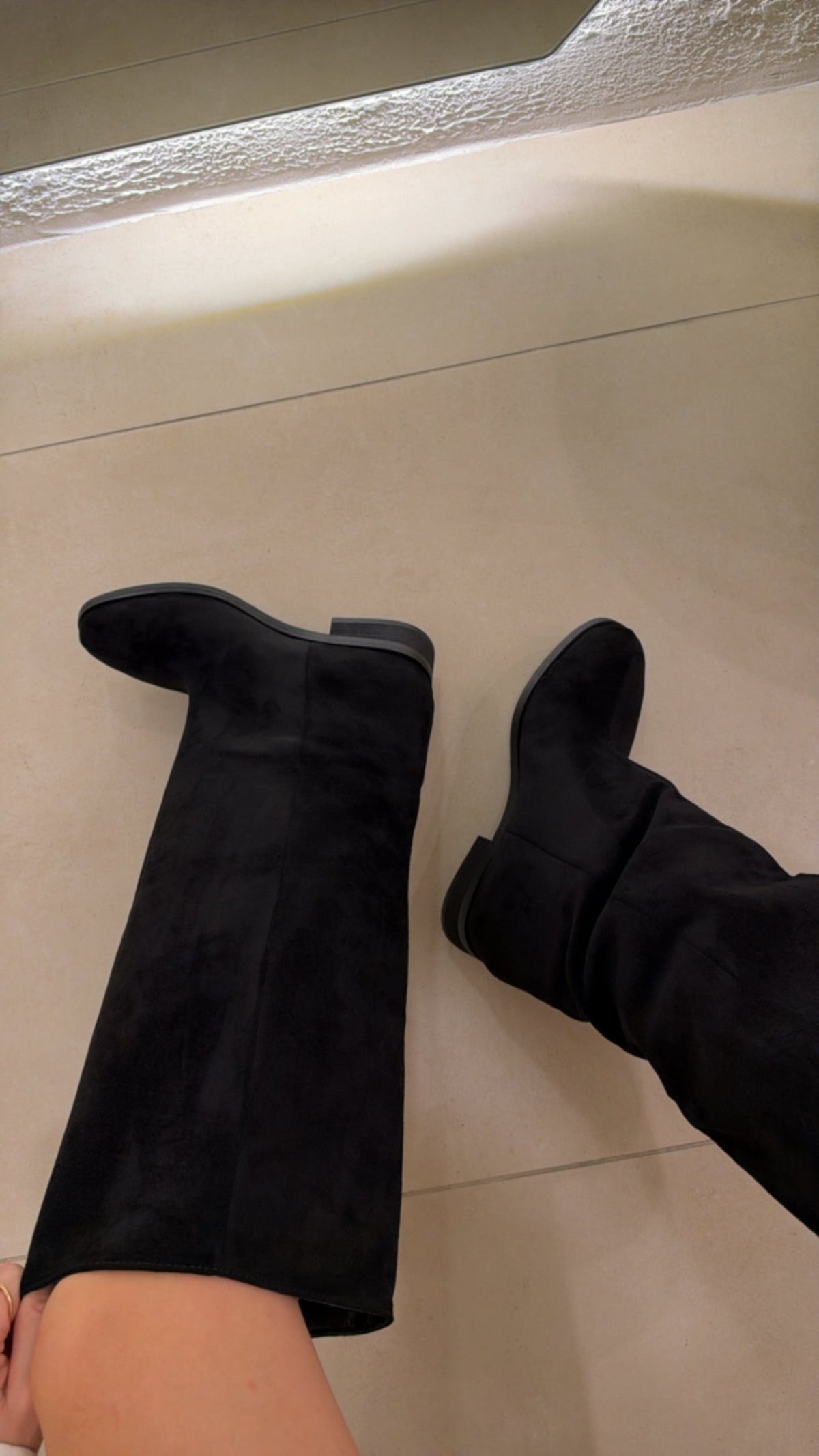 Olivia | Botas de ante negras - LolaLenz™