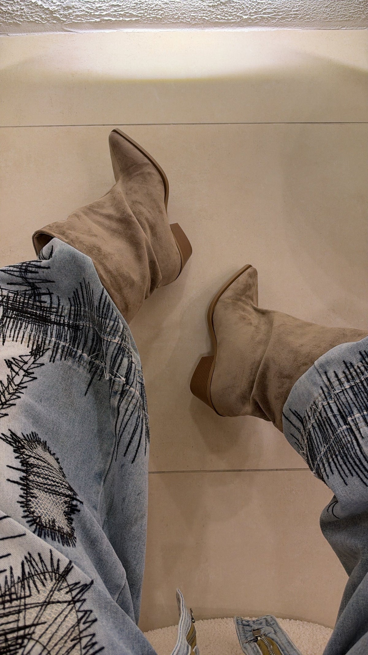 Renata | Botines en punta caqui - LolaLenz™