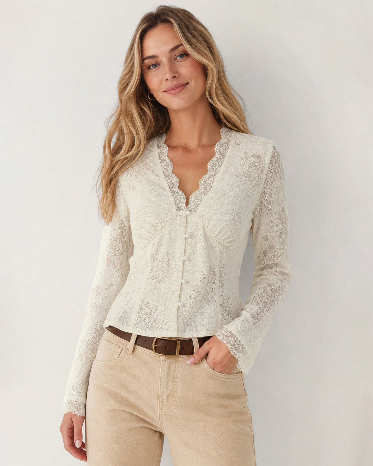 Jimena | Blusa de encaje con escote en V albaricoque - LolaLenz™