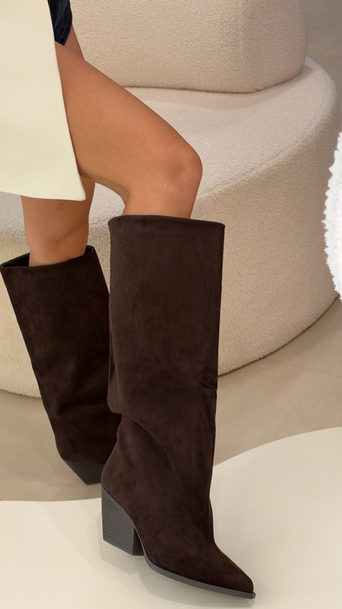 Camila | Botas camperas en punta chocolate - LolaLenz™