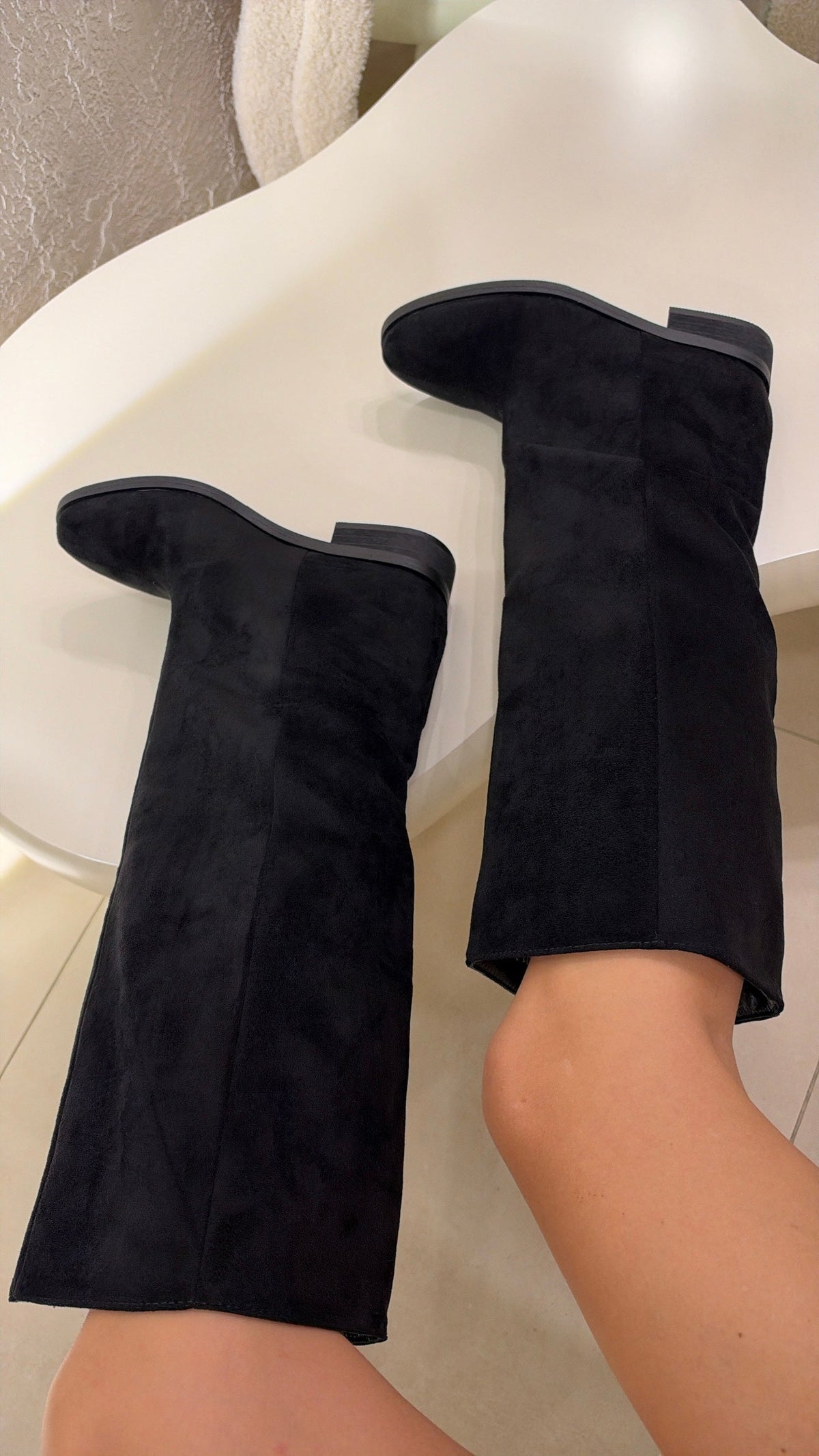 Olivia | Botas de ante negras - LolaLenz™
