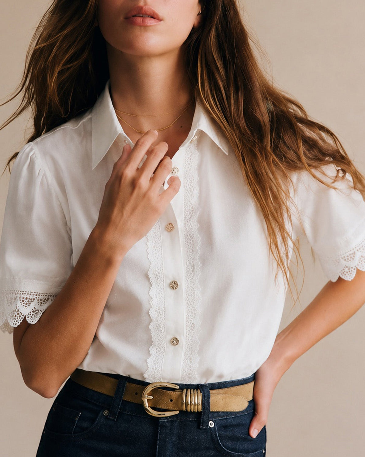 Blanca | Camisa blanca de manga corta con cuello - LolaLenz™