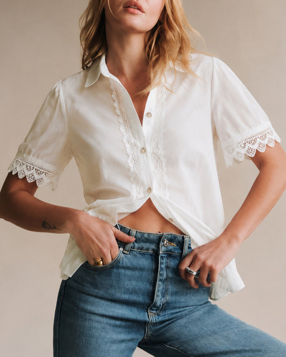 Blanca | Camisa blanca de manga corta con cuello - LolaLenz™