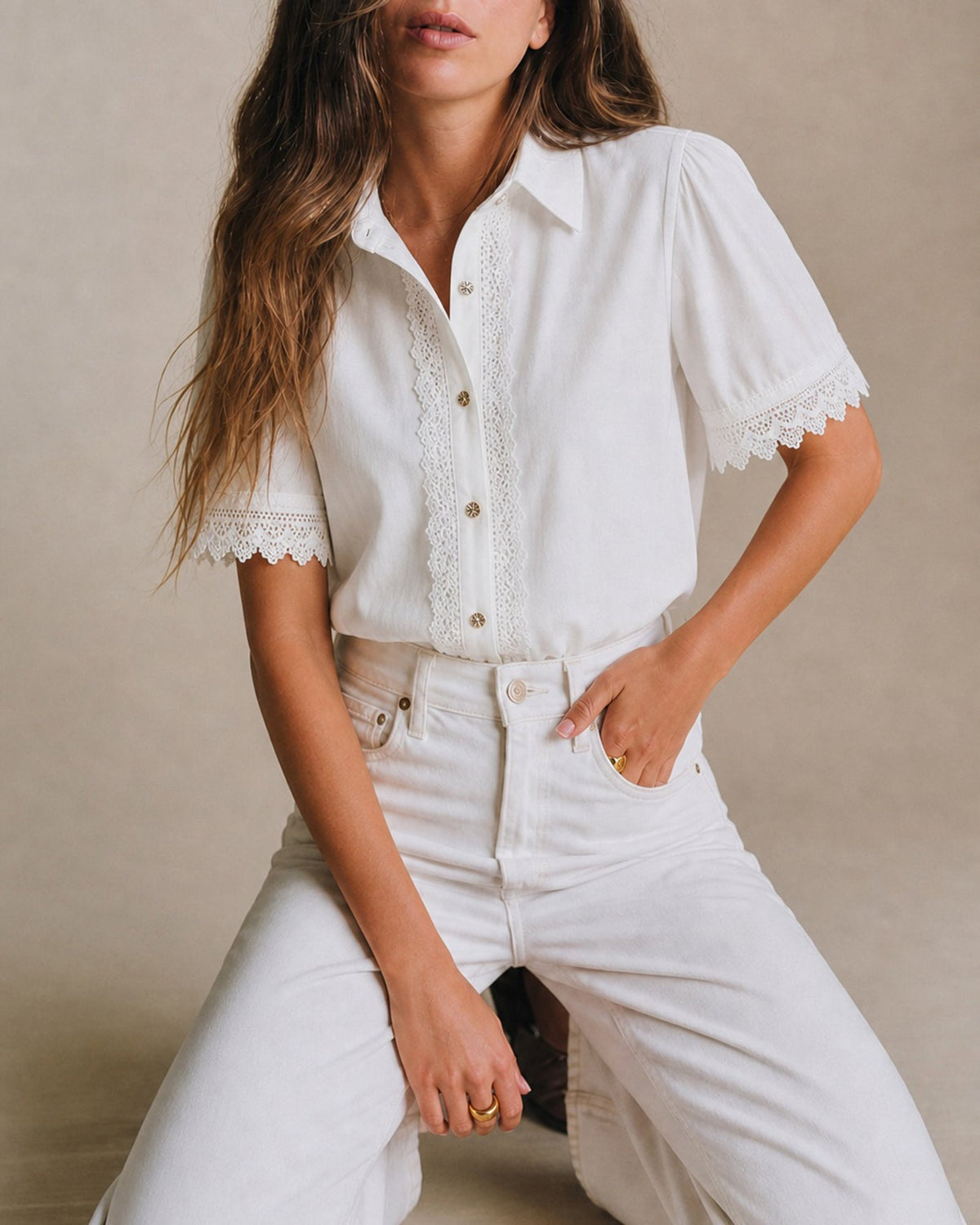 Blanca | Camisa blanca de manga corta con cuello - LolaLenz™